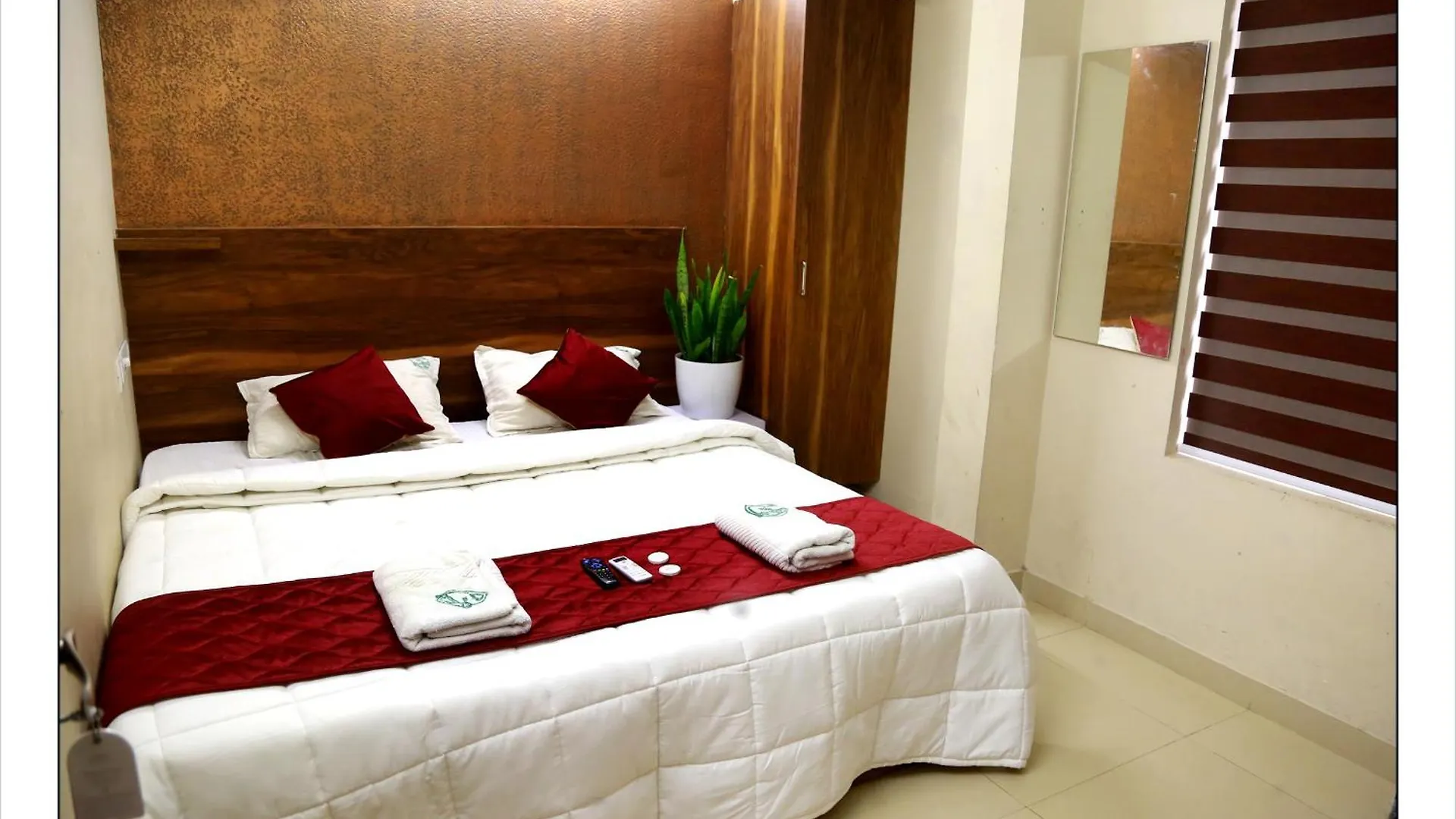 New Aliyans Hotel & Restaurant Kochi India