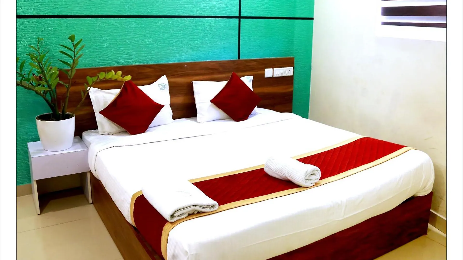 New Aliyans Hotel & Restaurant Kochi