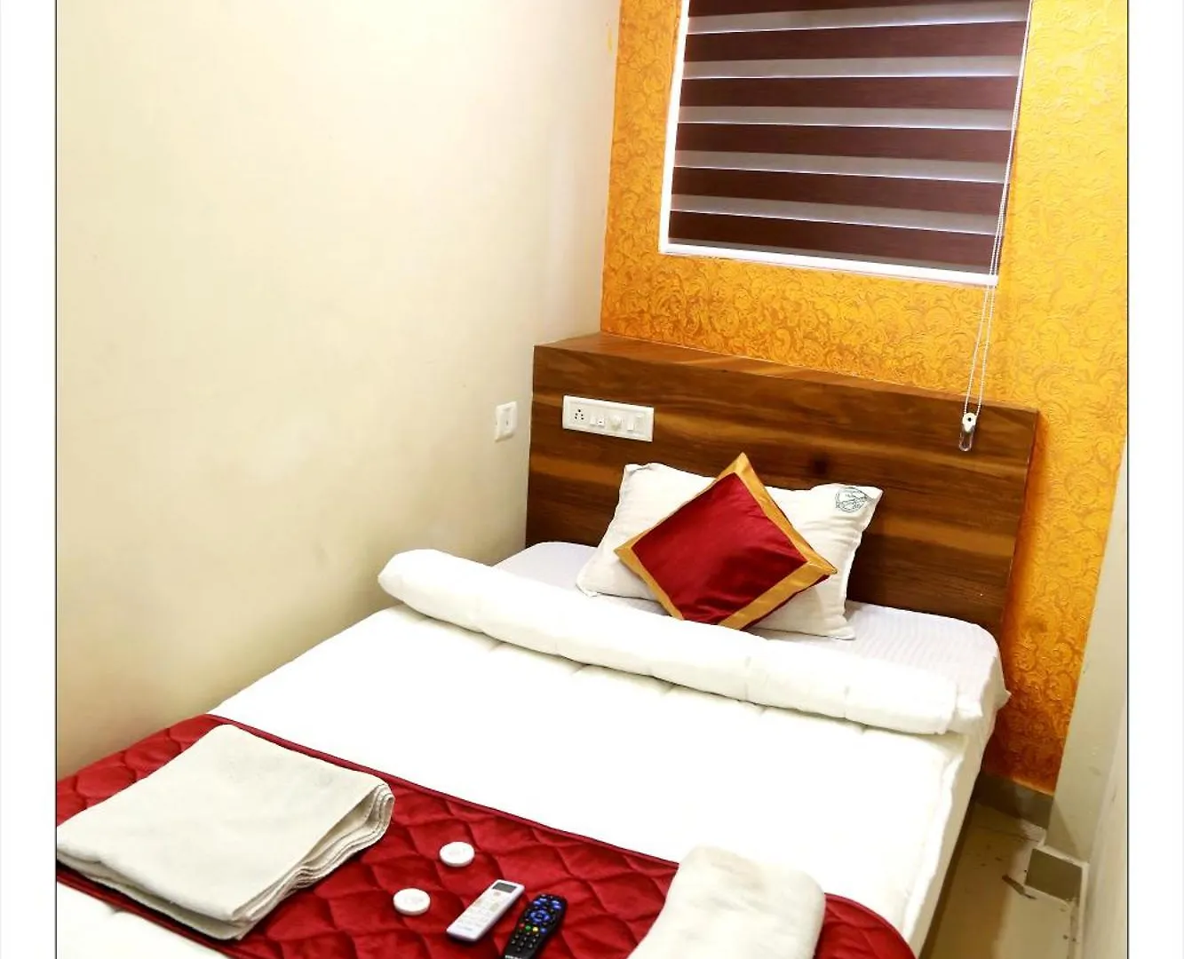 New Aliyans Hotel & Restaurant Kochi